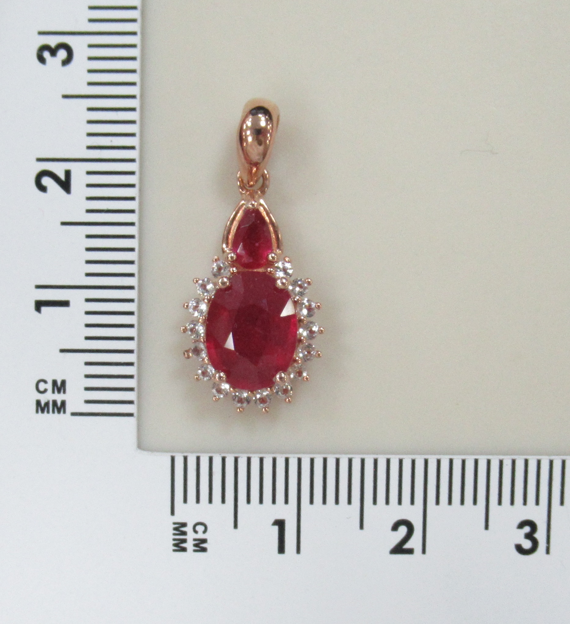 Серебряная подвеска с рубинами